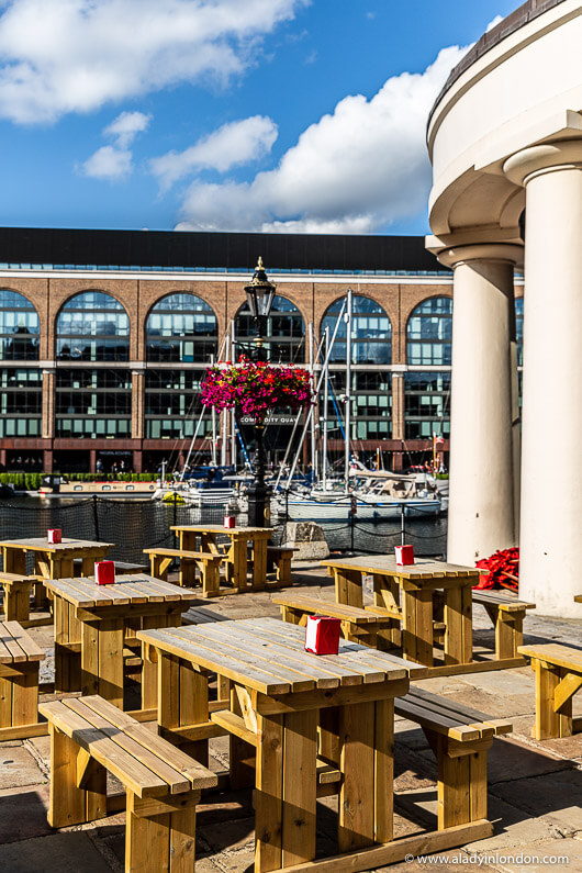 Outdoor Tables in St Katharine Docks