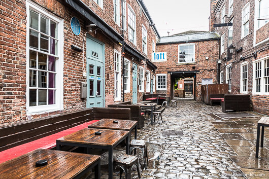 Queen's Court, Leeds