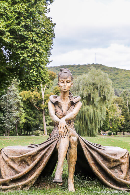 Abbaye de la Bussiere Sculpture