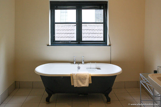 Bathroom with bathtub at the Hotel du Vin in Bristol