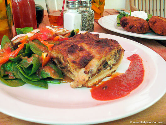 Lunch at The Crooked Billet in Wimbledon, London