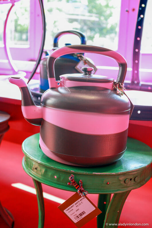 Teapot in Antoine et Lili in Paris, France