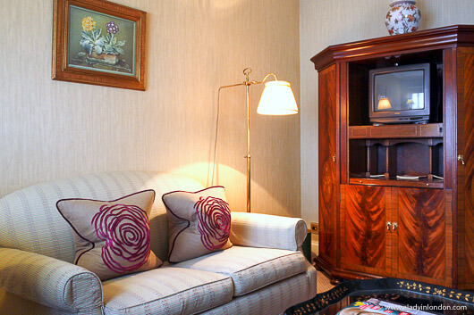 Sitting room in a junior suite at The Capital Hotel in London