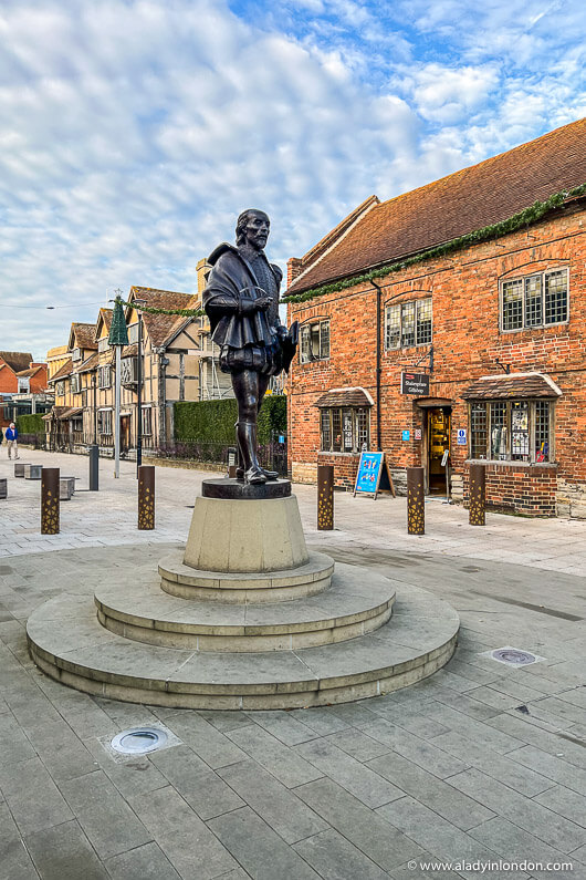 Stratford upon Avon Shakespeare Statue