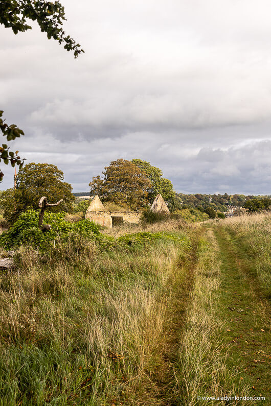 Charlbury walking path in the Cotswolds 