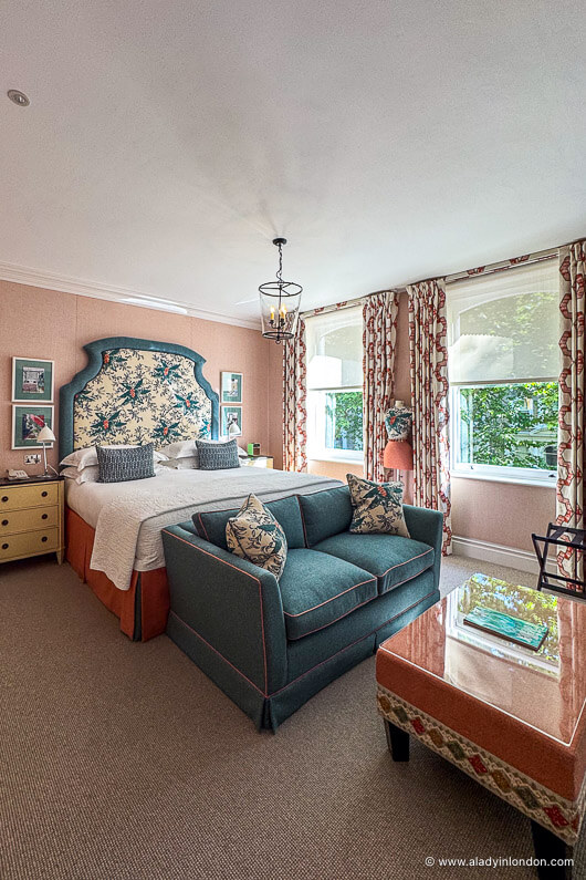 Knightsbridge Hotel room