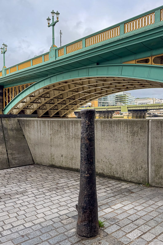 French cannon bollard