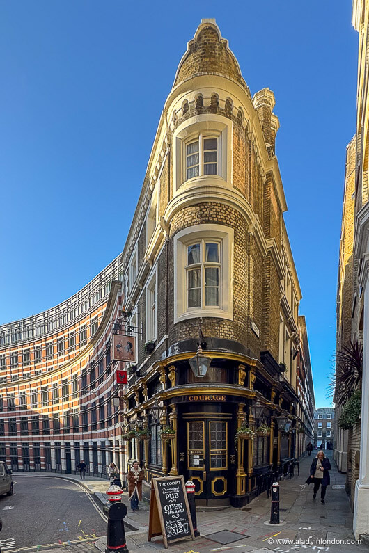 Flatiron shaped pub in London