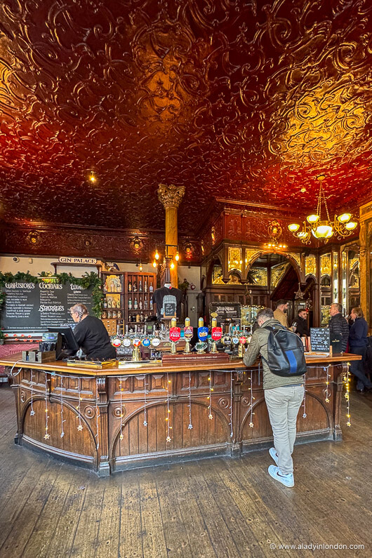 London tavern interior