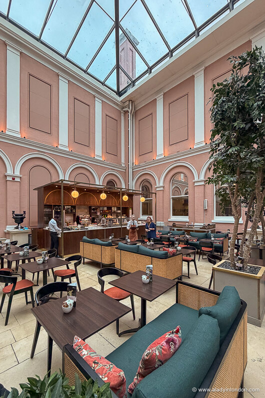 London museum cafe in a courtyard