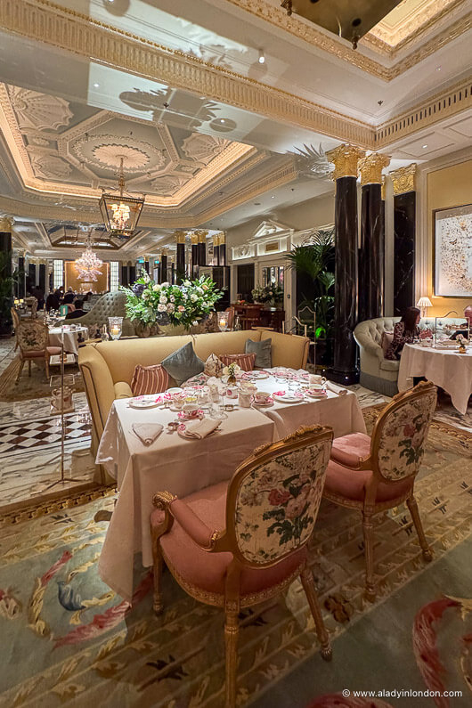 Nachmittagsteetisch im The Dorchester in Mayfair