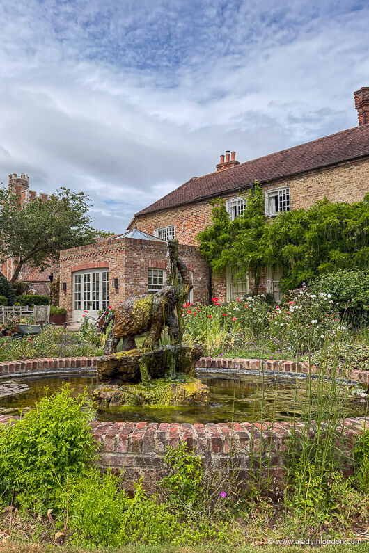Fuente del elefante de Dorney Court